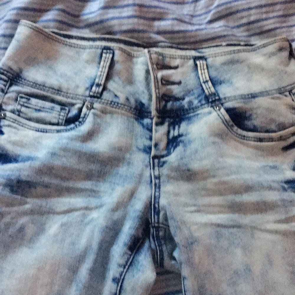 Light washed jeans skinny perfect for a nice booty